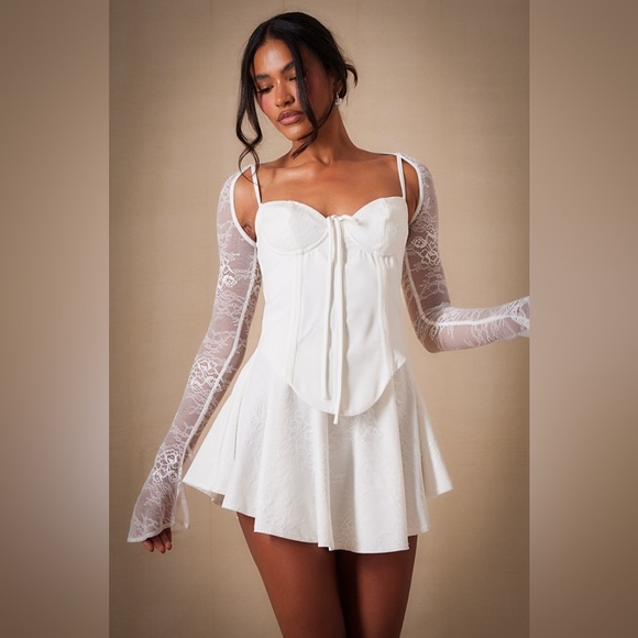 Premium white lace long sleeve cup detail dress - Picture 2 of 4